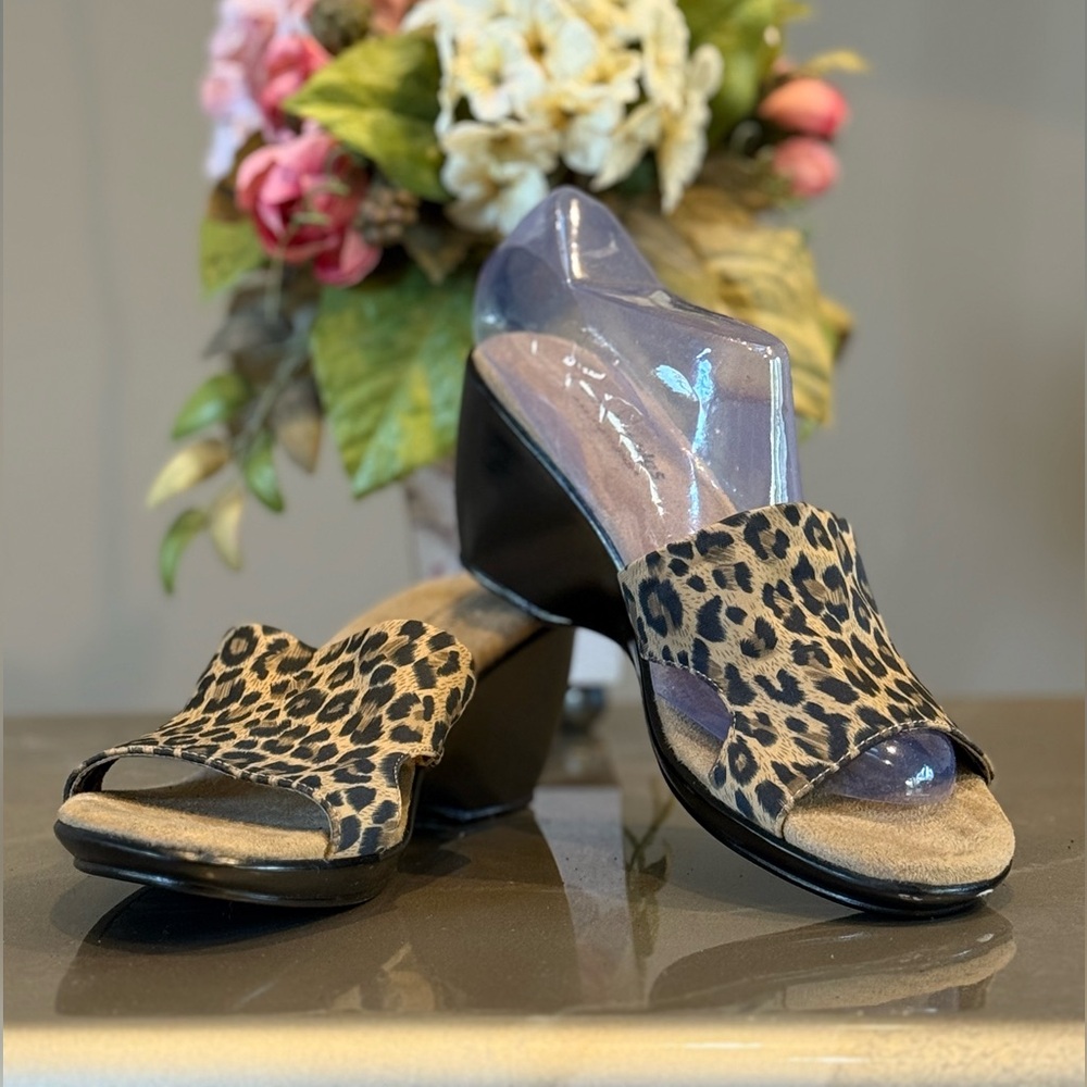 Predictions COMFORT PLUS,Women’s Size 7,Brown & Leopard Print Wedge Sandals. GUC